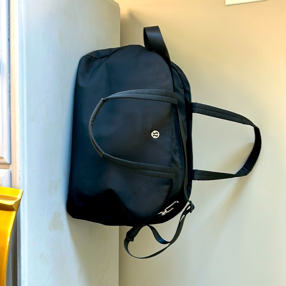 Lululemon City Essentials 25-L travel bag